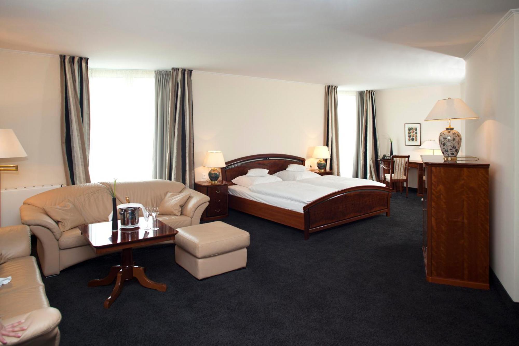 Romantik Hotel Waldschloesschen Schleswig Dış mekan fotoğraf